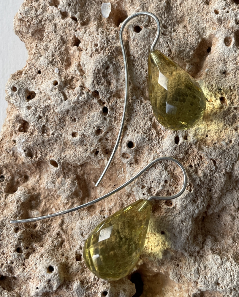 Grüne Bernstein Ohrhänger 22 x 13 mm facettiert